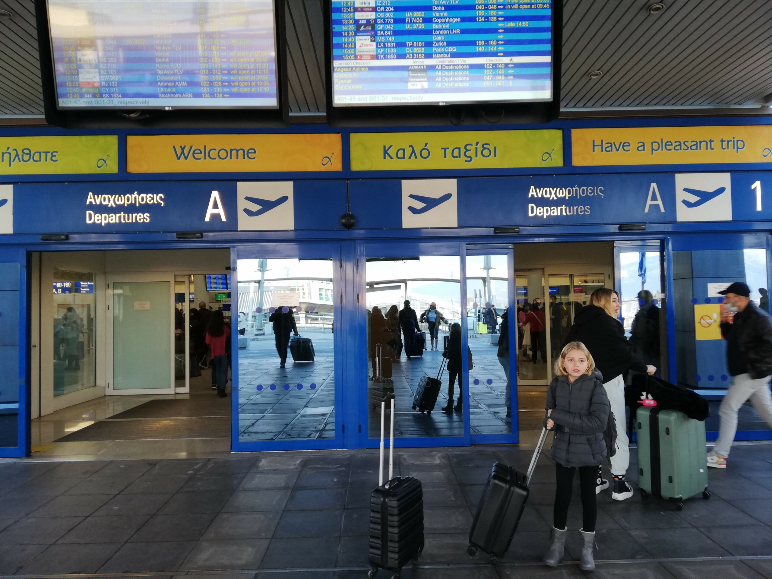 Tips for airport navigation | 12 Worry-free tips for flying with kids! 2 IMG 20221229 084057 scaled