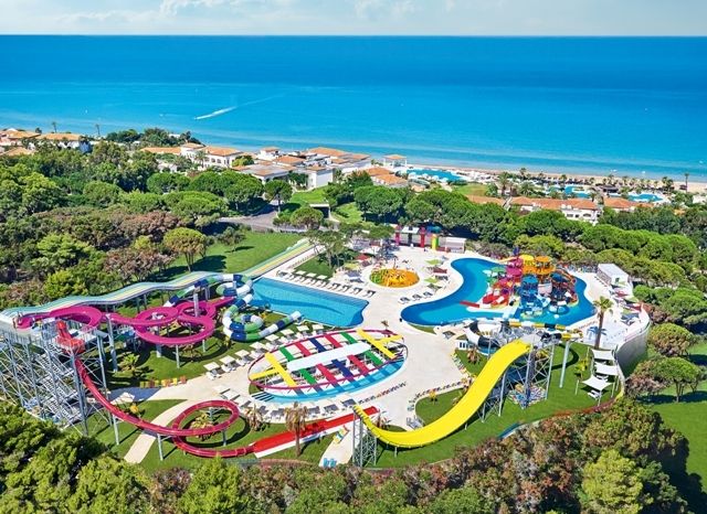 Olympia-Aqua-Park,-An-Exclusive-Water-Theme-Park-Adventure_72dpi © Grecotel