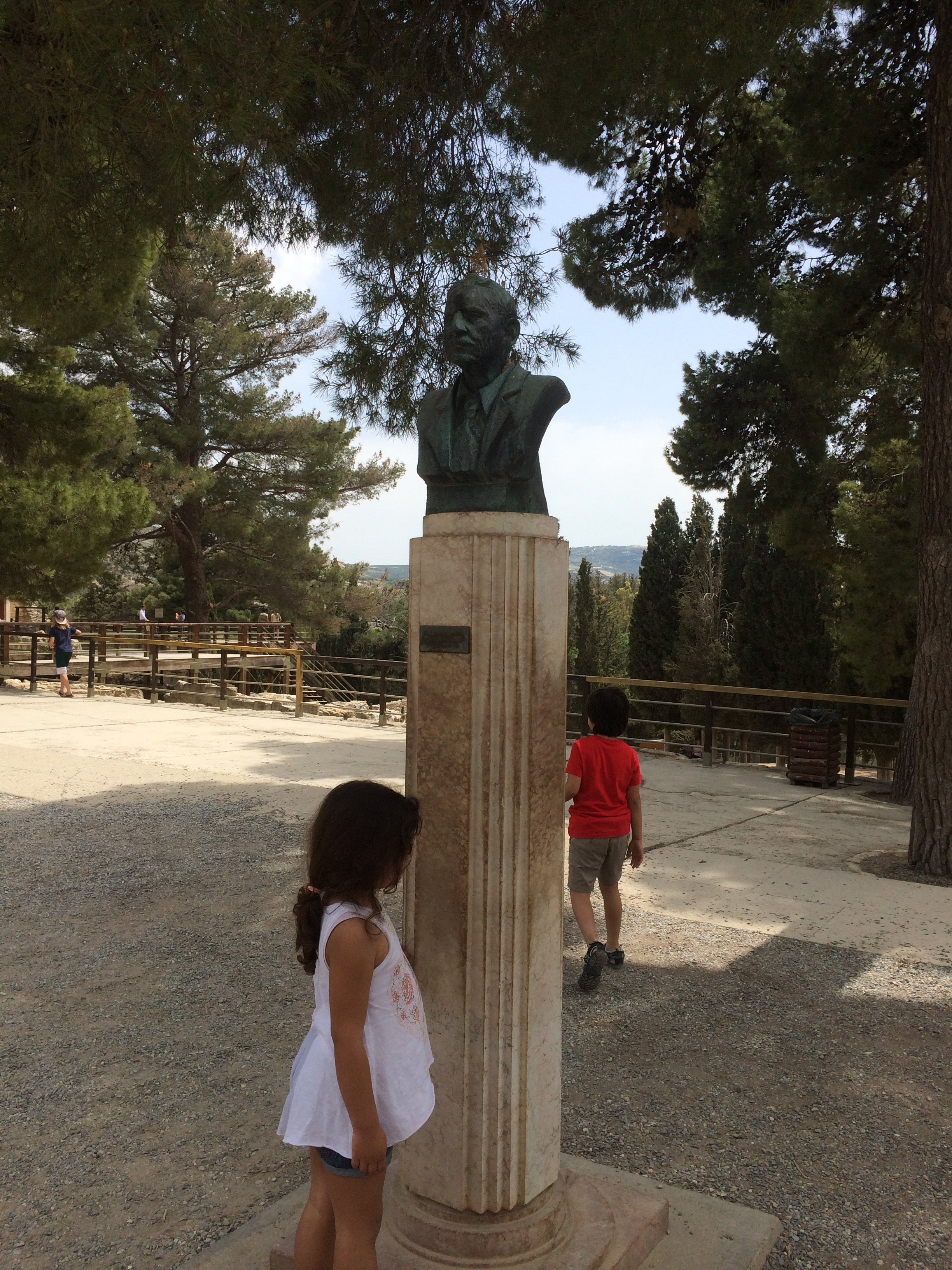 Visiting Knossos with Kids | Family experiences Blog