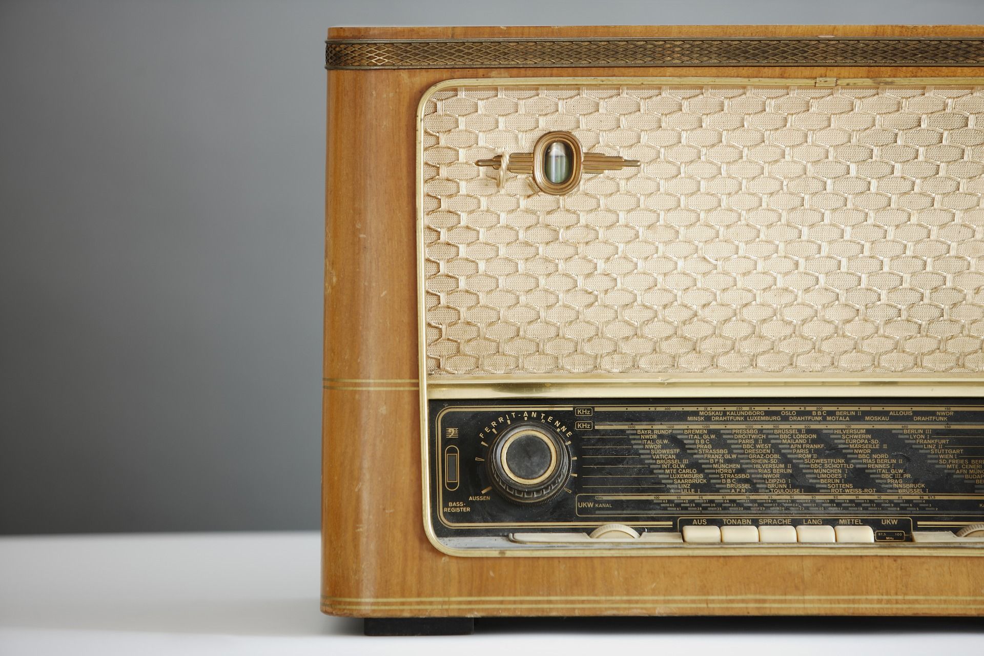 radio 1773304 1920