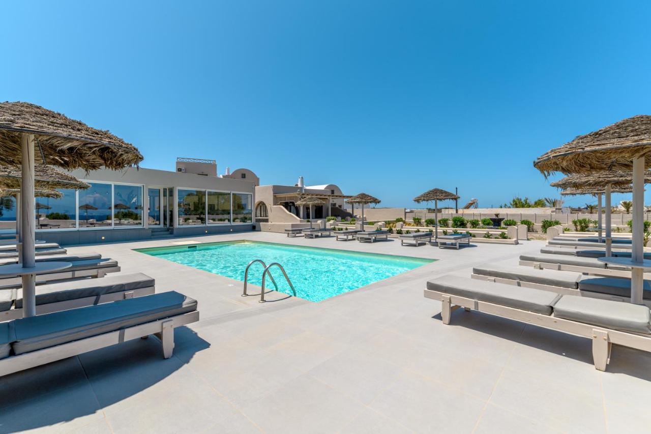 The Best Family Hotels in Santorini: Top Picks for Kids, Comfort & Views 6 Santorini En Plo Boutique | pool view