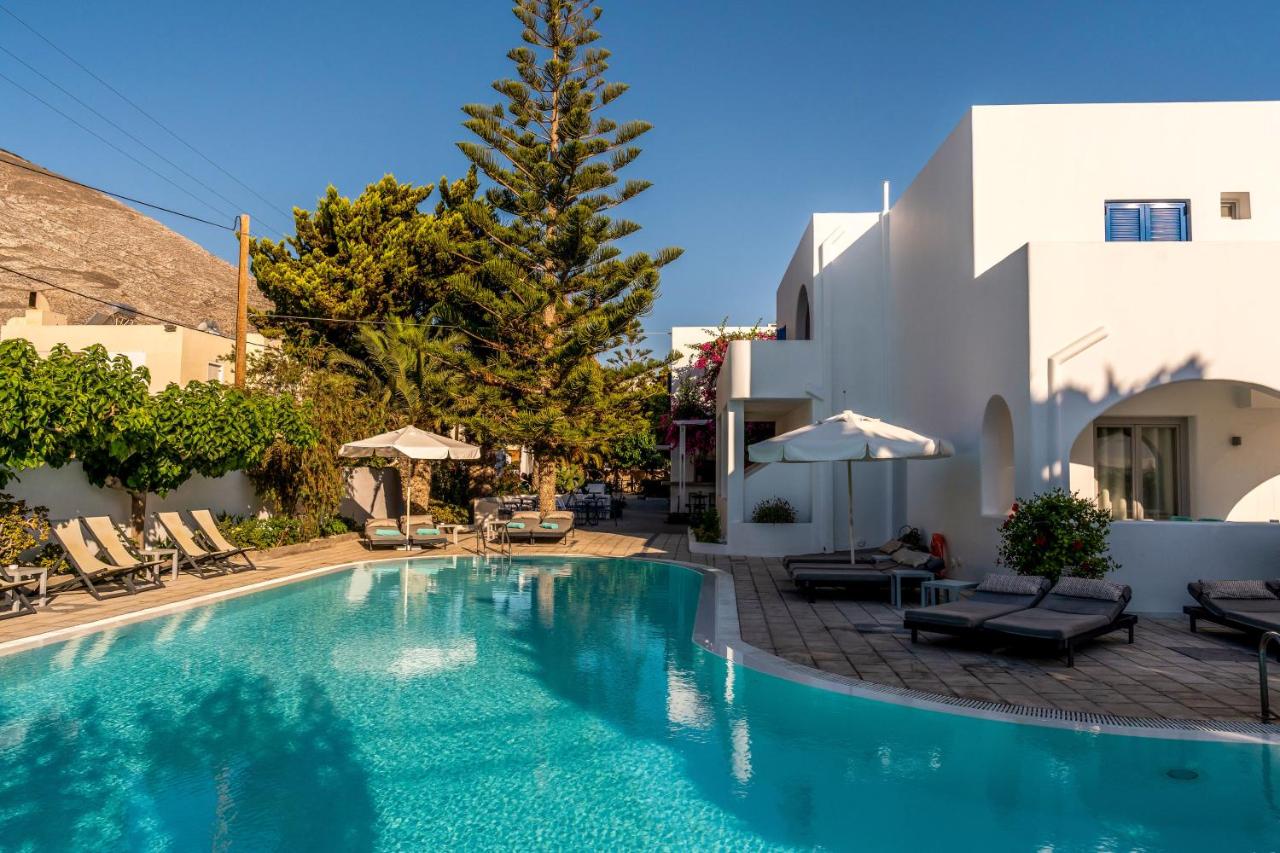The Best Family Hotels in Santorini: Top Picks for Kids, Comfort & Views 23 Hipocampus hotel pool and mountain view in Santorini for families
