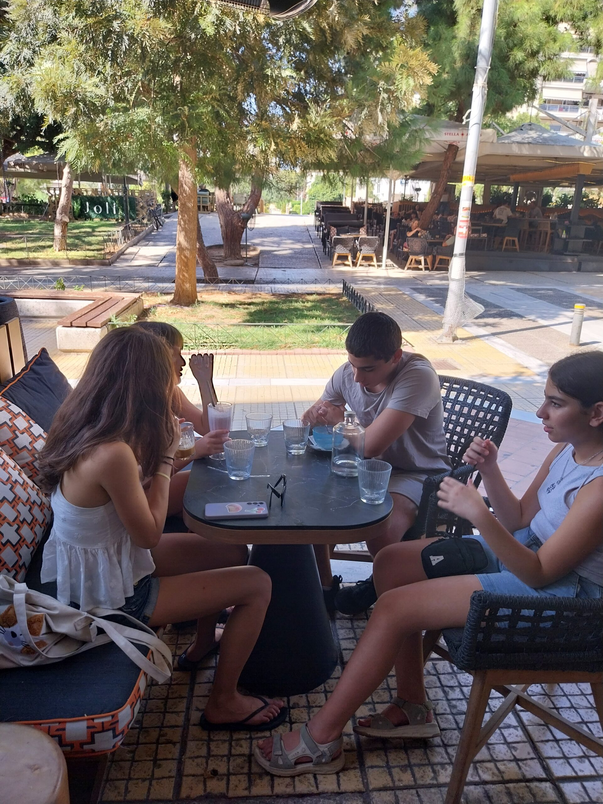 30 + Amazing Things to do in Athens with Teens | Updated for 2025 36 Teenagers sitting at a café in Athens, Greece