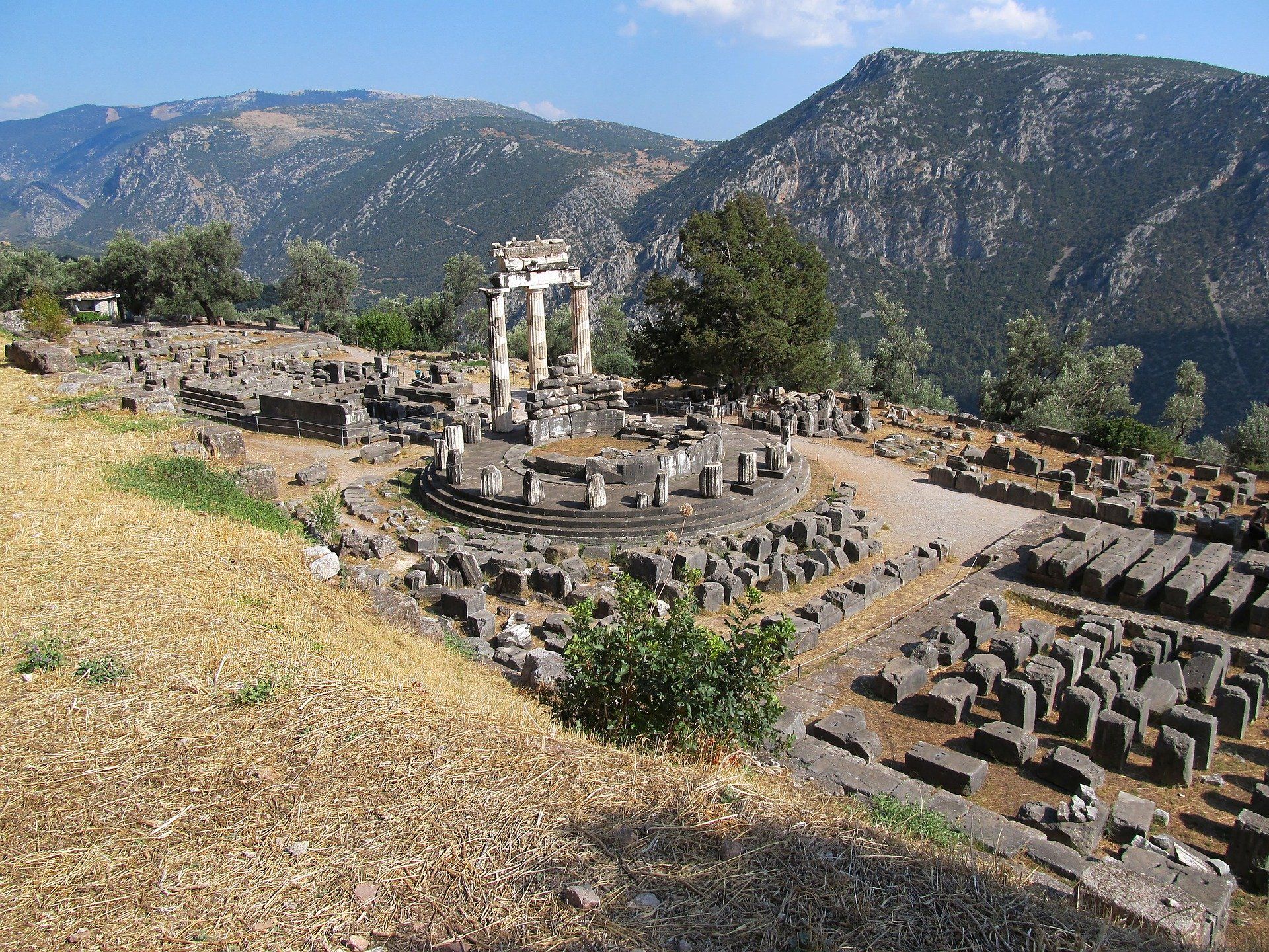 A Guide to the archaeological site of Delphi