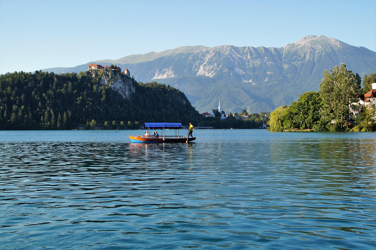 Incredible Landmarks in Europe and the UK 2 lake bled 2554779 1280