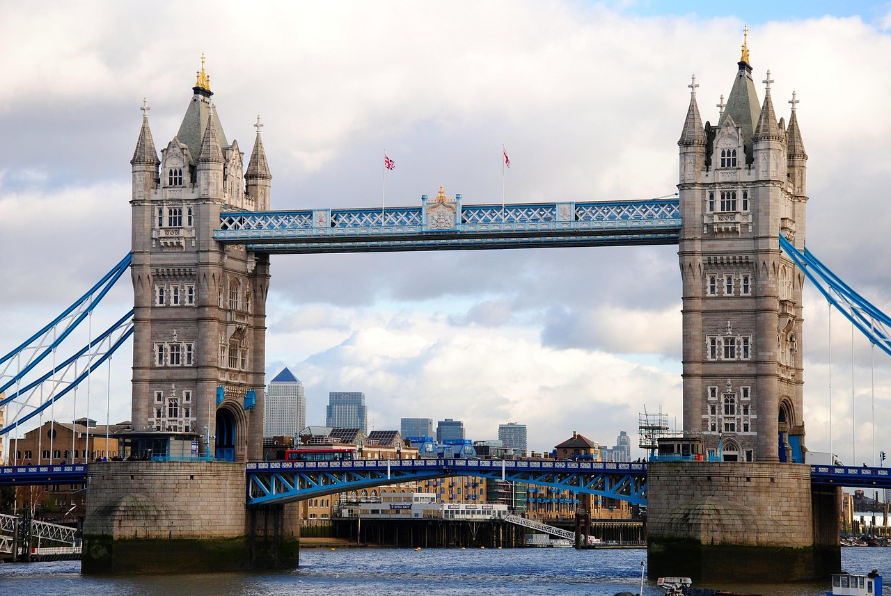 Incredible Landmarks in Europe and the UK 6 tower bridge 1938684 1280