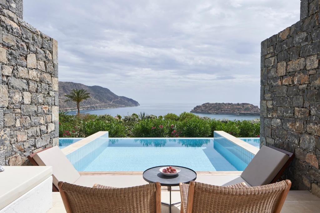 Luxury Family Resorts in Greece
