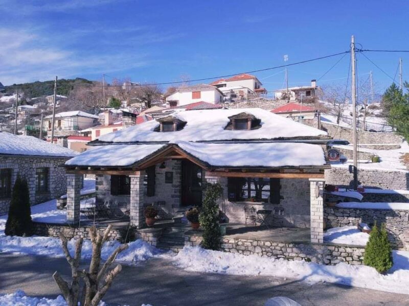 Does it snow in Greece? And how much snow does Athens get?