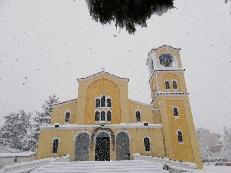 Does it snow in Greece? And how much snow does Athens get?
