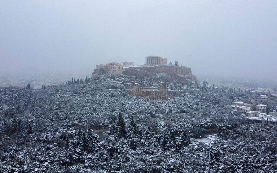 Does it snow in Greece