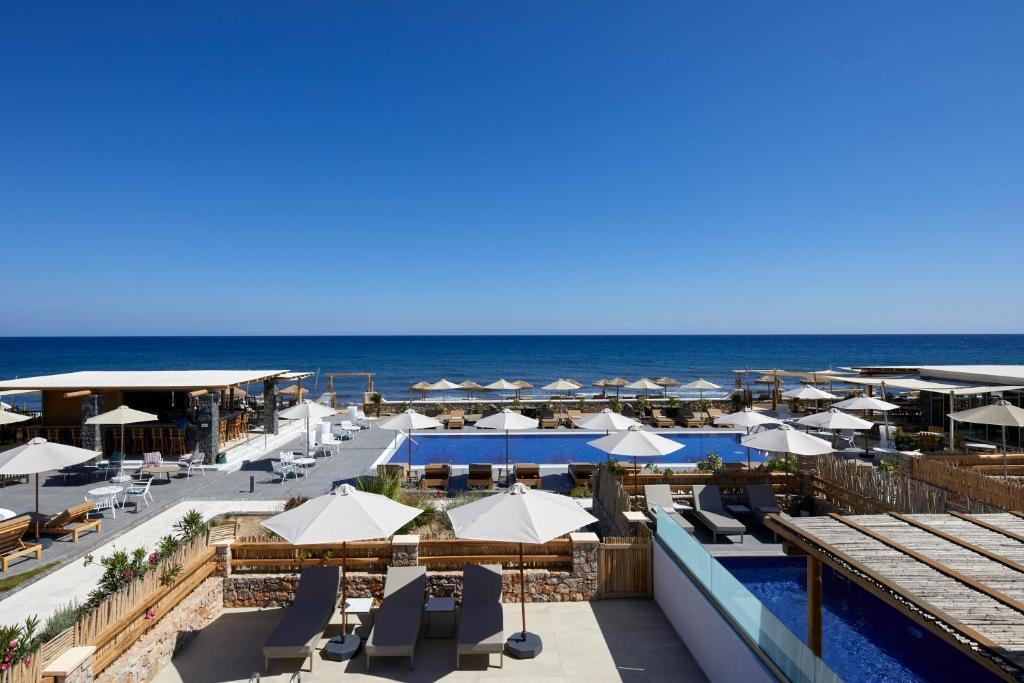 5 star family hotels in Santorini