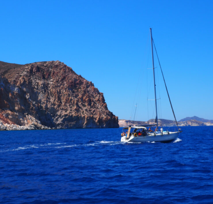 Keeping kids Safe when boating | Tips and Tricks | Family Experiences Blog Family Travel | Sailing Boat Milos Island